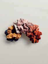 Load image into Gallery viewer, Scrunchie - Mustard
