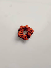 Load image into Gallery viewer, Scrunchie - Terracotta
