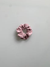 Load image into Gallery viewer, Scrunchie - Blush
